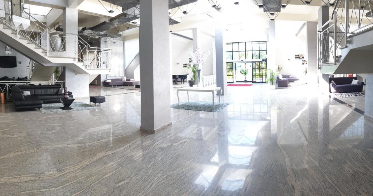 Palahotel Vallenoce Decollatura Екстериор снимка