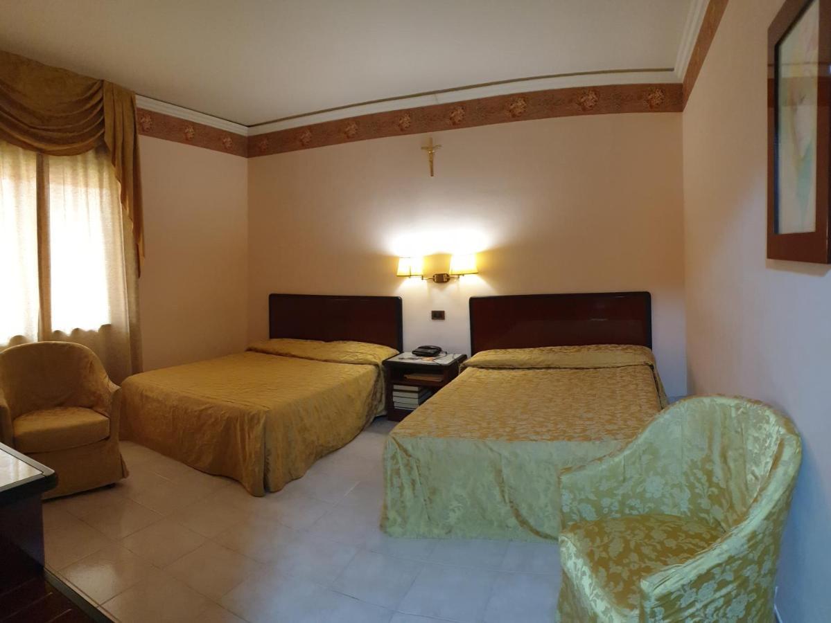 Palahotel Vallenoce Decollatura Екстериор снимка