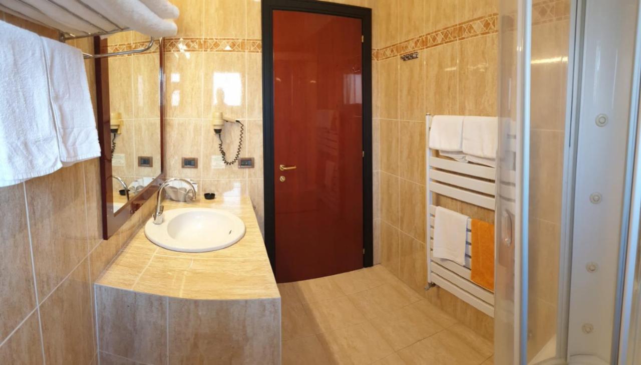 Palahotel Vallenoce Decollatura Екстериор снимка